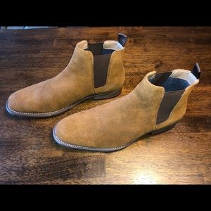 Men’s Chelsea Boots (Size 8)